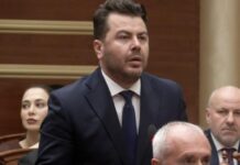 Kapri i drejtohet opozitës: A do të bashkëpunoni apo jo me Ramën? Si mund të ulesh me kryeministrin që të kërcënon me kartonë, sot i lutemi na prit në komision