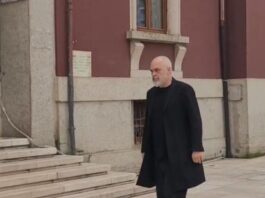 Projekti TID në Durrës/ Familjet që do të shpronësohen takim me Ramën, kryeministri mbërrin në bashki