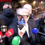 Berisha shfaqet me maskë kundra gaz dhe krijon skenarë, protestuesja: Më qëlluan me plumb gome nga tarraca e Kryeministrisë