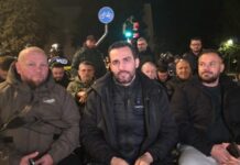 Tubimi i PD/ Lapaj: Për çfarë t’iu bashkohem? Me protesta 2 orëshe Rama qëndron në pushtet 100 vite