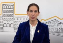 Mësuesja në Kamëz që dhunon të miturit pushohet nga puna, Kumbaro: Sjellje e papranueshme!