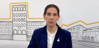 Mësuesja në Kamëz që dhunon të miturit pushohet nga puna, Kumbaro: Sjellje e papranueshme!