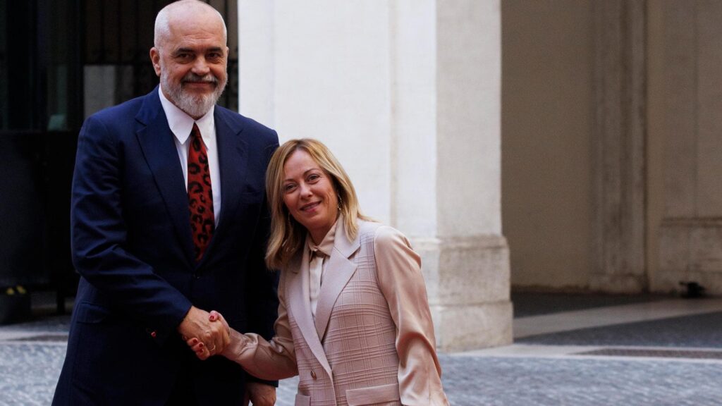 Pensionistët italianë letër Kryeministrit Rama  Mos na taksoni 15  