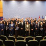 Ambasada Amerikane: SHBA e përqendruar në bashkëpunimin me Shqipërinë për të luftuar kriminelët