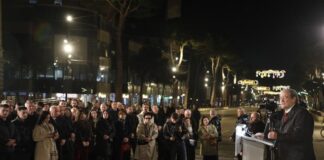 Standardi i dyfishtë i PD me prangat që kërcet SPAK në Kuvend