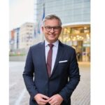 “Reforma në Drejtësi ka ndihmuar sfidat europiane”/ Anëtarësimi në BE, Komisioneri i KE: Shqipëria është në rrugën e duhur! Për të arritur objektivin e vitit 2030, përpjekjet duhet të vazhdojnë