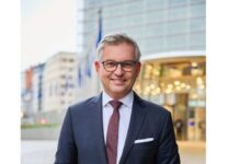 “Reforma në Drejtësi ka ndihmuar sfidat europiane”/ Anëtarësimi në BE, Komisioneri i KE: Shqipëria është në rrugën e duhur! Për të arritur objektivin e vitit 2030, përpjekjet duhet të vazhdojnë