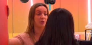 VIDEO/ “Fillon me k dhe mbaron me a…” – Greta i zë derën Juelës, banorja: Ik moj pise, e mjera ti…