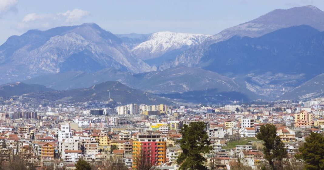 “Express”: Tirana surpriza e re e Ballkanit, kryeqyteti evropian që kombinon energjinë urbane me autenticitetin
