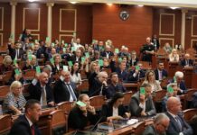 “Shtrembërim i historisë, luftuan për lirinë”, Kuvendi i Shqipërisë me deklaratë pro ish-krerëve të UÇK