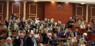 “Shtrembërim i historisë, luftuan për lirinë”, Kuvendi i Shqipërisë me deklaratë pro ish-krerëve të UÇK