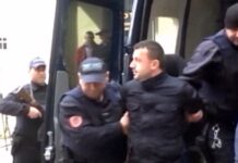 U ekstradua nga Dubai, mbërrin në Shqipëri Durim Bami, i akuzuar për “grup të strukturuar kriminal”