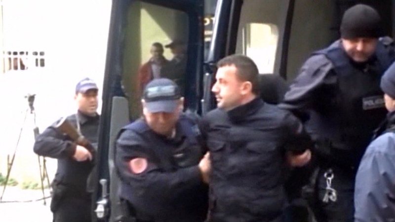 U ekstradua nga Dubai  mbërrin në Shqipëri Durim Bami  i akuzuar për  grup të strukturuar kriminal 