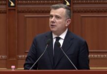 Taulant Balla: Ndalimi i rrjeteve sociale për fëmijët nën 16 vjeç është domosdoshmëri