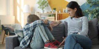 Franca po diskuton idenë e një “licence prindërimi”! Çfarë nënkupton kjo?