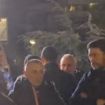 VIDEO/ Shkëlzen Berisha nuk i ndahet Arjan Ndojës