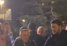 VIDEO/ Shkëlzen Berisha nuk i ndahet Arjan Ndojës