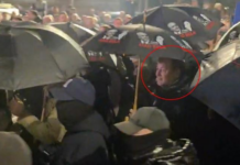 FOTO-LAJM/ SKANDAL- DEPUTETI Gjin Gjoni, njeriu që furnizon të rinjtë e maskuar me molotov