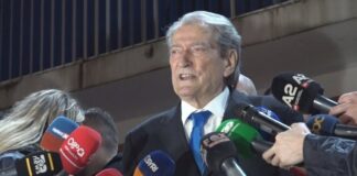 Berisha flet pas protestës: U hodh gaz dhe në selinë e PD, i vraftë ZOTI