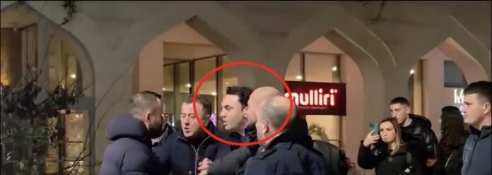 -800-0-1771688586ximg-2393-104