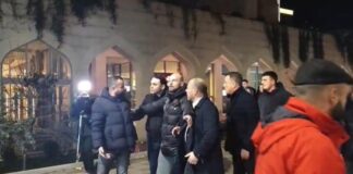 Noka më kontrolloi për armë, Mziu më goditi me grusht në brinjë: Dëshmia në polici e qytetarit që u dhunua nga deputetët e PD-së