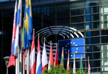 Tensione të reja mes BE-së dhe SHBA-ve, PE gati të bllokojë marrëveshjen me Trump