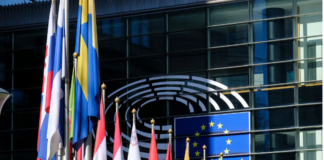 Tensione të reja mes BE-së dhe SHBA-ve, PE gati të bllokojë marrëveshjen me Trump