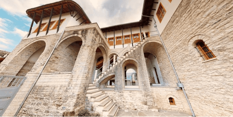 muzeu-kadare-ne-gjirokaster-atraksion-kulturor-per-vizitoret-vendas-dhe-te-huaj