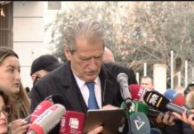 Berisha futet në SPAK për hallin e tij dhe del duke marrë gjithë dynjanë nëpër gojë: Aty ishte Altin Troplini apo Poja i SKAP-it, Irena me 5 mbiemra dhe Kraja i sigurimit…