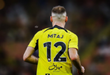 Mario Mitaj i bën “lëmsh” të gjithë, mbrojtësi i Kombëtares shfaqet papritur për ndeshjen më të rëndësishme