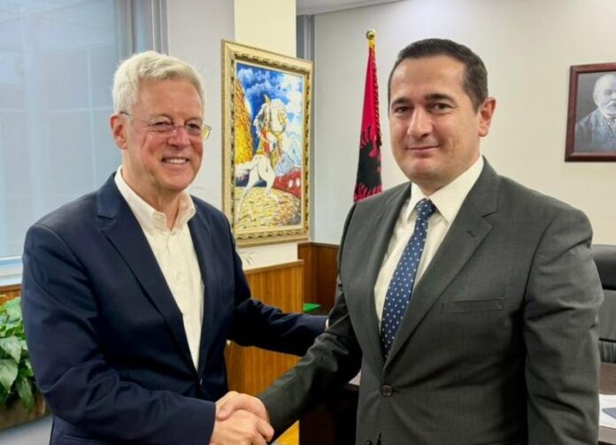 -800-0-f16dd6bf533fcb661c4cd5204cfdbc11