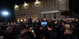 LAJMI I FUNDIT/ Zbulohet grupi i zjarrit të PD-së në protestë! Berisha tha protestë paqësore, por ata janë gati për dhunë (FOTO)
