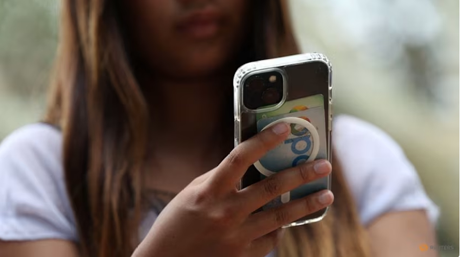 Britania drejt ndalimit të mediave sociale për personat në 16 vjeç  kufizime edhe në chatbot et e AI