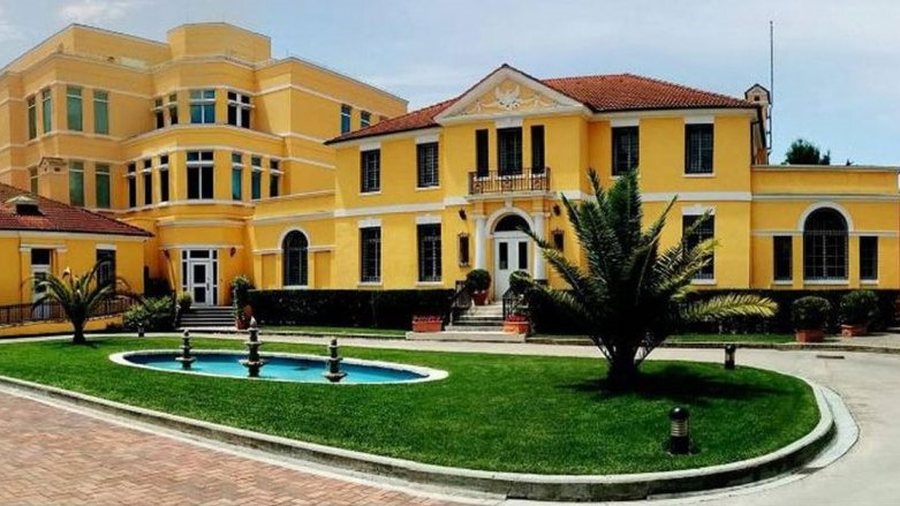 PROTESTA E DHUNSHME E BERISHËS, reagon AMBASADA AMERIKANE me paralajmërimin