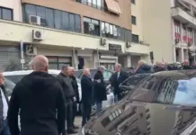 Sali Berisha mbërrin në SPAK për masën “detyrim paraqitje”