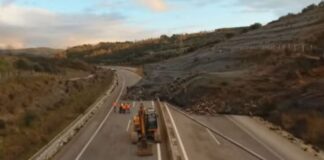 Rrëshqitje e frikshme dheu në Greqi, bllokohet autostrada, pamjet me dron tregojnë katastrofën