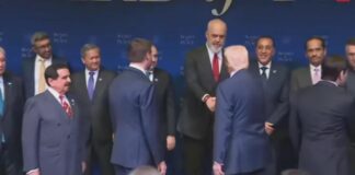 Foto që “qetësoi” socialistët dhe “tërboi” demokratët