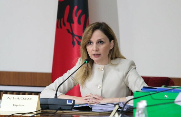 Tabaku  3 8 miliardë euro për rrugë që po shkërmoqen  juglindja e izoluar si në kohë lufte