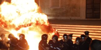 Protesta e opozitës, raportohet 31 persona të shoqëruar nga policia