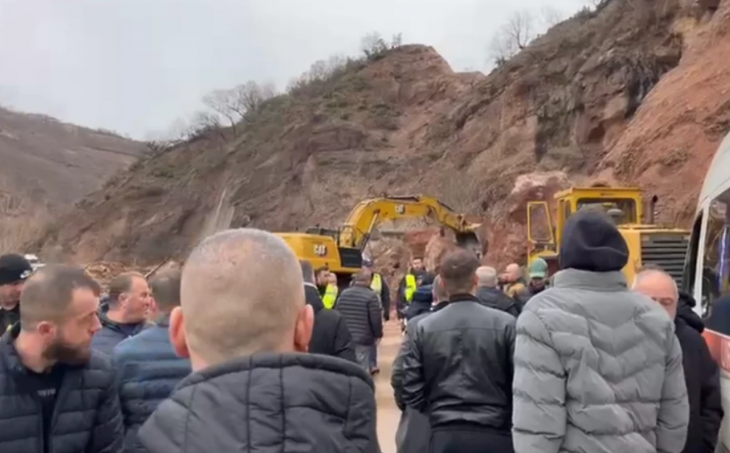 Drejtori i ARRSH Kozeli  Rrëshqitja e dherave në Dragostunjë për shkak të reshjeve të fundit