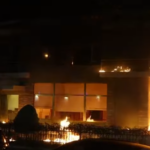 LAJMI I FUNDIT/ Berisha dhe të vetë dogjën Vilën e Enverit, rezultojnë se ishin 25 të huaj brenda! SHUMICA AMERIKAN