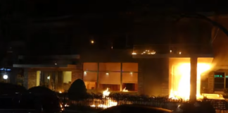 LAJMI I FUNDIT/ Berisha dhe të vetë dogjën Vilën e Enverit, rezultojnë se ishin 25 të huaj brenda! SHUMICA AMERIKAN