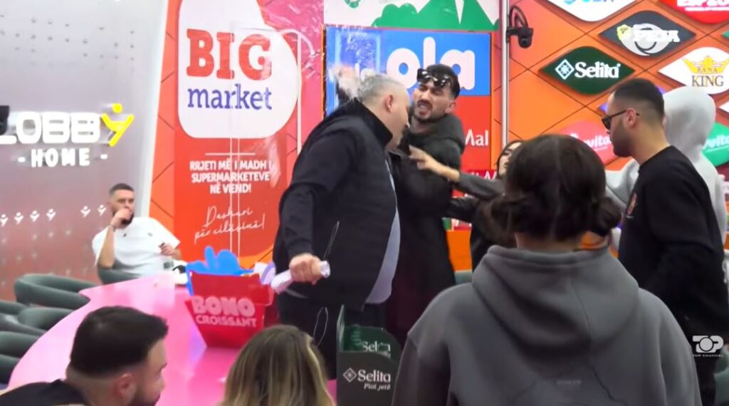 VIDEO  Sherr mes banorëve në Big Brother  Nuk përmbahet Kristi  i hedh ujë Rogertit