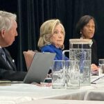 Ndërpritet dëshmia e Hillary Clinton për Epstein, del fotoja e papërshtatshme nga Dhoma e Përfaqësuesve