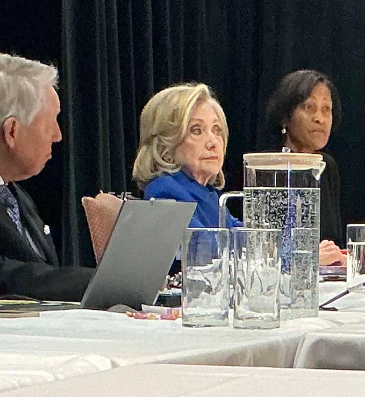 Ndërpritet dëshmia e Hillary Clinton për Epstein, del fotoja e papërshtatshme nga Dhoma e Përfaqësuesve
