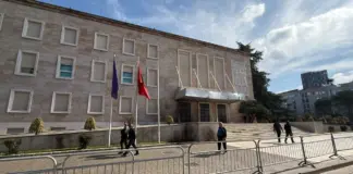 Opozita në protestë pa fjalime/ Zbulohen skenarët e revoltës së PD