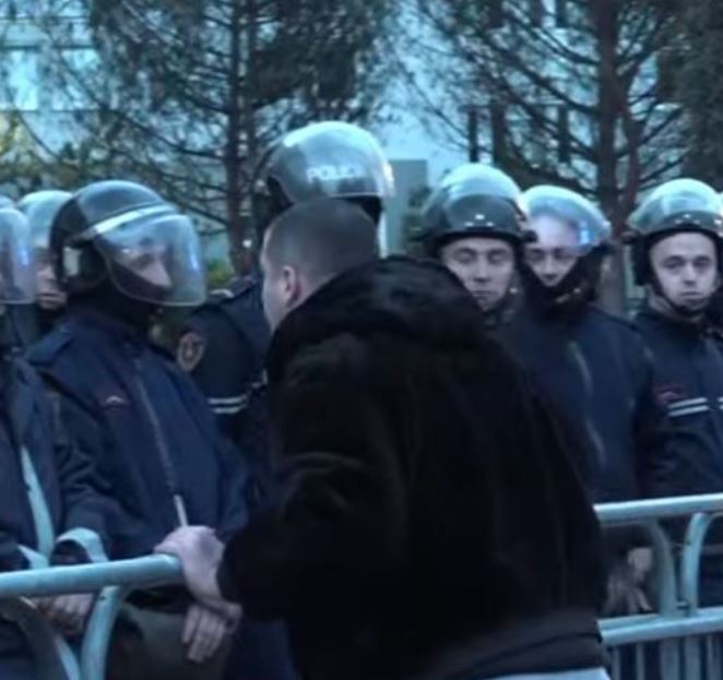 Protesta e PD së para kryeministrisë  tensione mes qytetarëve dhe policisë
