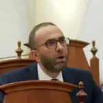 “Mos provokoni opozitën!”, Bardhi nga Kuvendi: Të mbahet seancë urgjente për Ballukun, hiqjani imunitetin! Po mbroni të korruptuarën