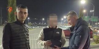 Punonjësit e Policisë, jashtë shërbimit, gjejnë dhe kthejnë çantën me 1000 euro, dokumente dhe celular