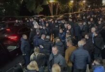 VIDEO/ Deputeti Nallbati nuk ndihet mirë, e dërgojnë te Trauma me ‘Porsche’